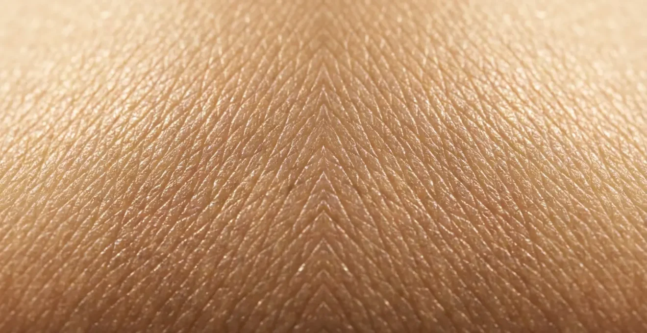 Gros plan macro sur texture de peau montrant des fibres entrelacées
